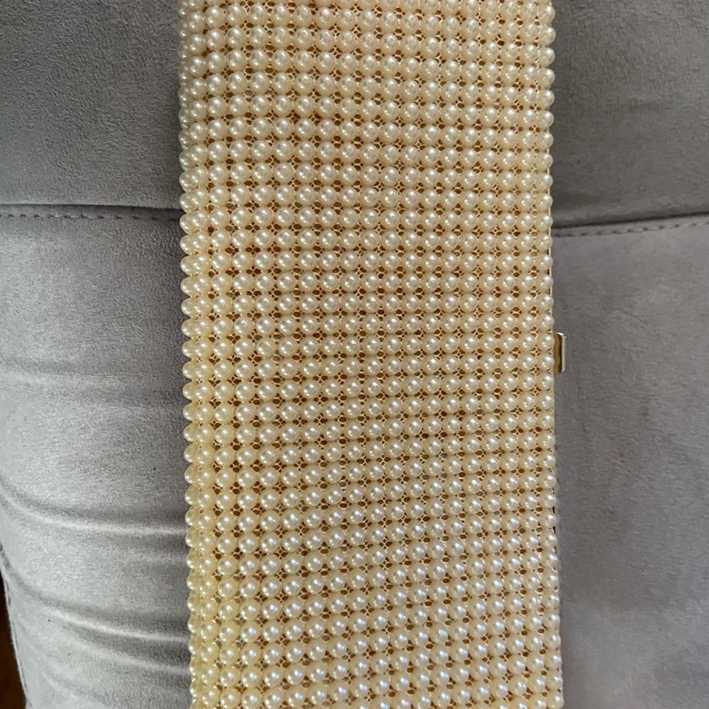 JR. Vintage pearl clutch